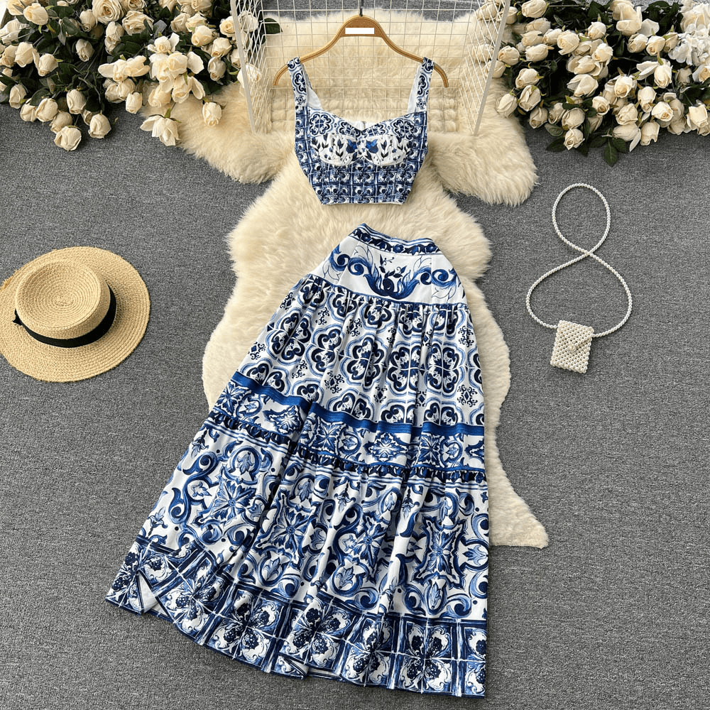 Women Two piece set of short strapless suspender with three-dimensional chest pad and pleated skirt