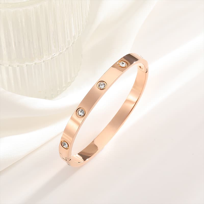Simple and generous, light and luxurious fashionable diamond inlaid titanium steel bracelet non fading, electroplating,