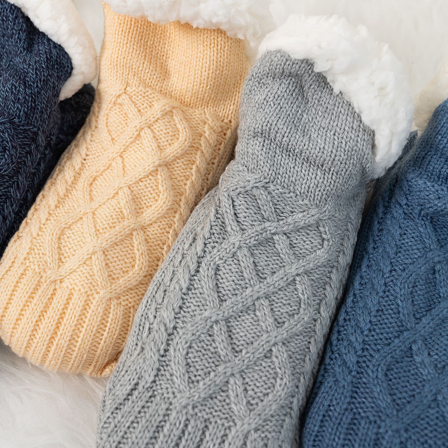 Women's socks floor socks and socks with velvet and thickening for women and adults, anti-slip and warm, indoor home socks for men and shoes