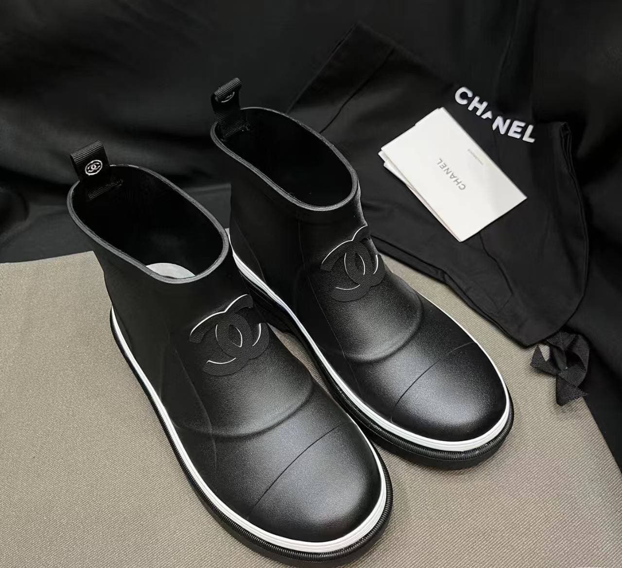 Bottes de pluie parfumées style célébrité Internet 2025 pour femmes, noires, semelles épaisses, amincissantes, mi-mollet, imperméables