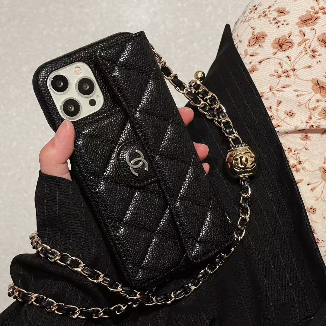 Nouvelle coque matelassée mini Chanel pour iPhone 17, style bandoulière tendance pour femme, compatible avec iPhone 16, 11 et 13 Pro.