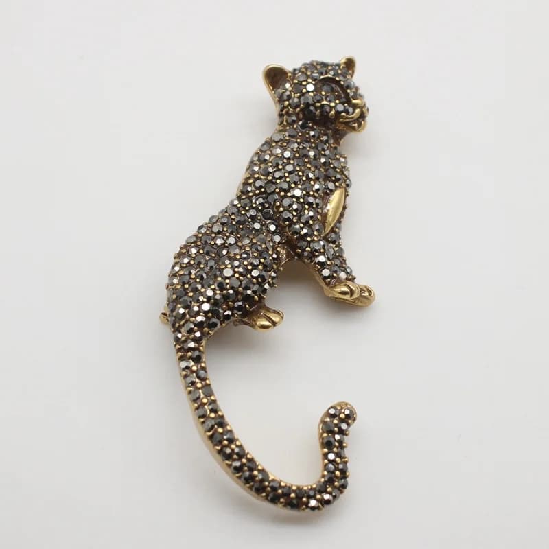 Vintage Three-dimensional Black Rhinestone Stone Leopard Brooch Alloy Gold Plated Panther Animal Brooch Pin Jewelry for Women