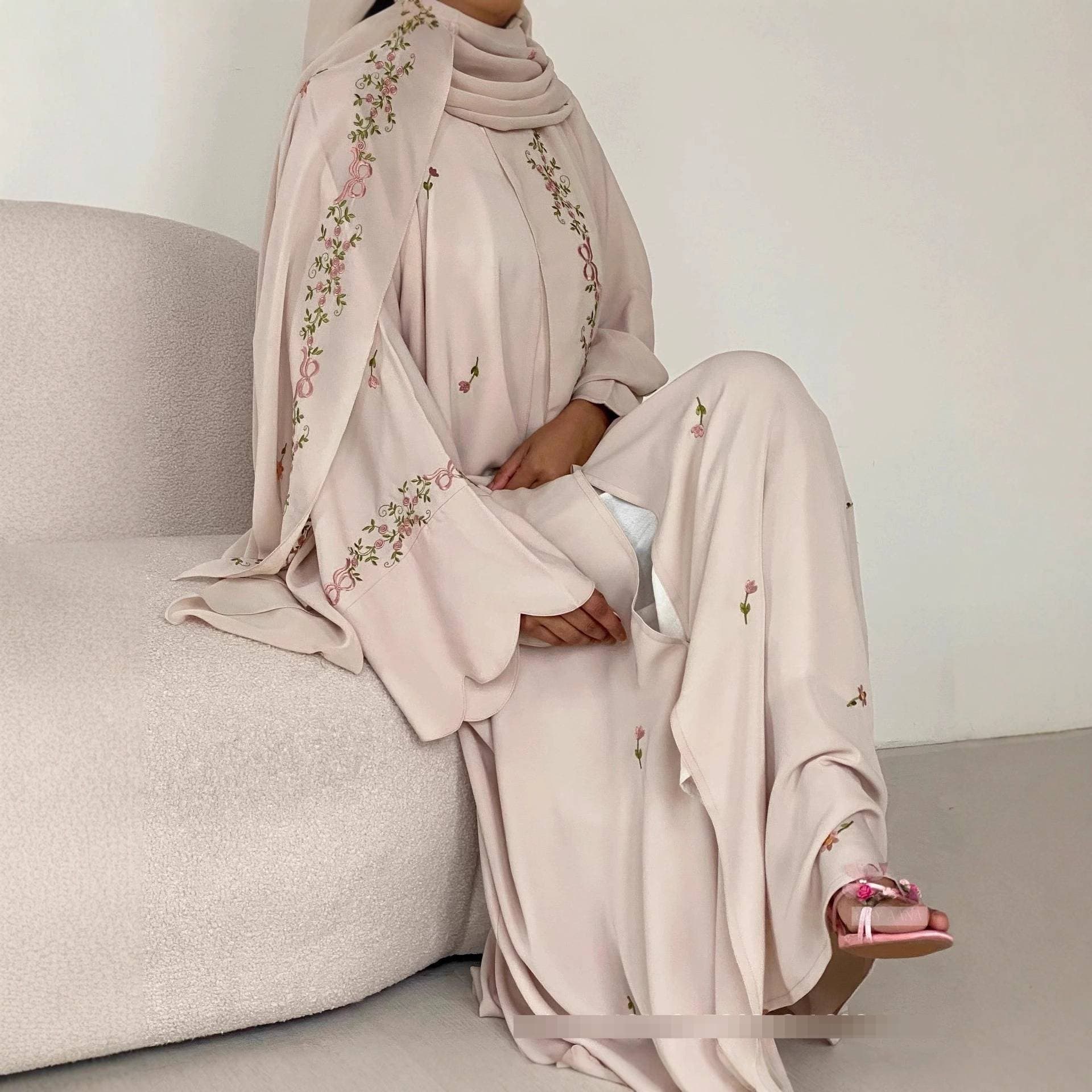 Modest Abaya Dress​​"Elegant Cardigan Robe Dress With Abaya Headscarf – Loose Fit Modest Muslim Fashion For Women"​​