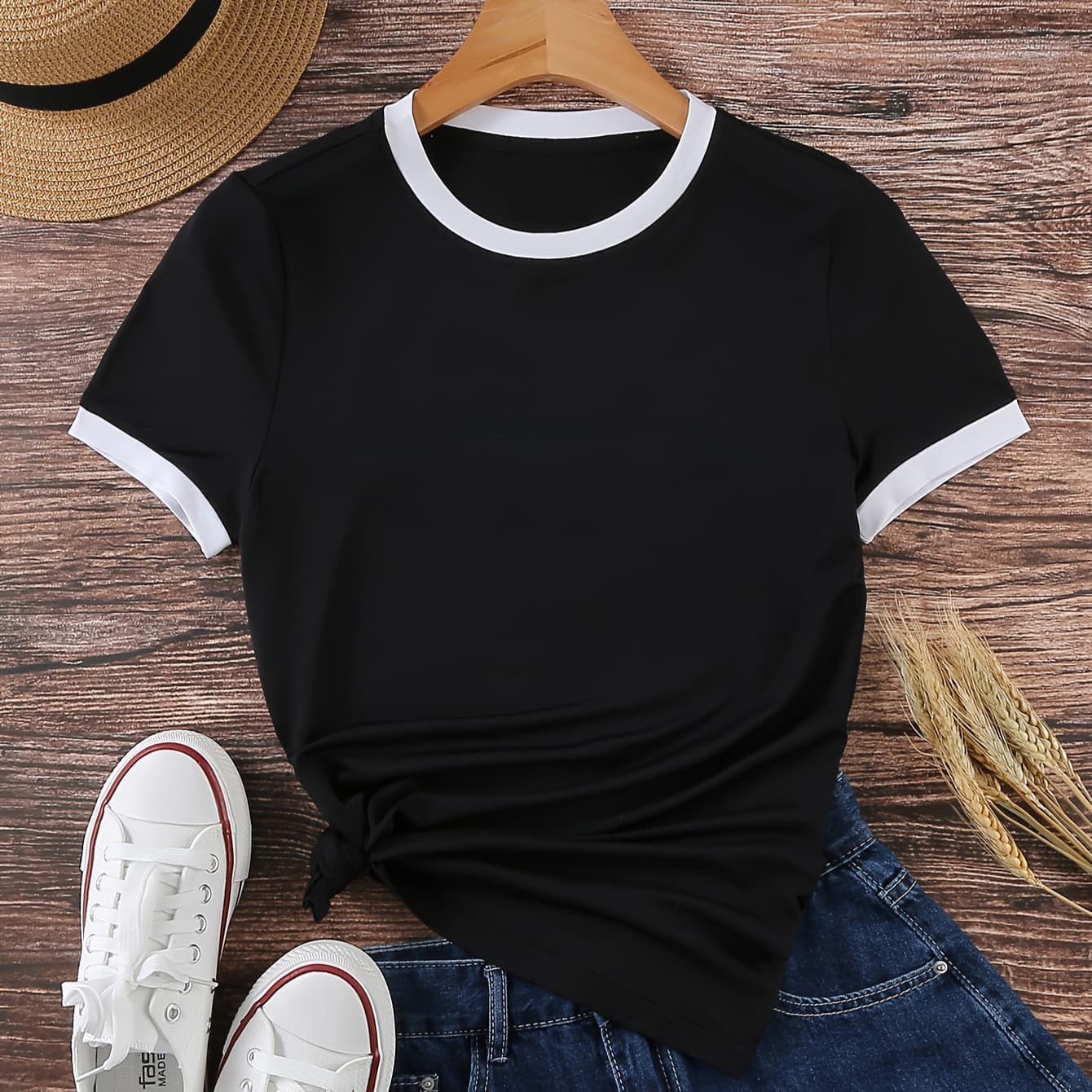 2025 Summer Black White Contrasting Color Match Casual Slimming Women's T-shirt Simple And Versatile Top