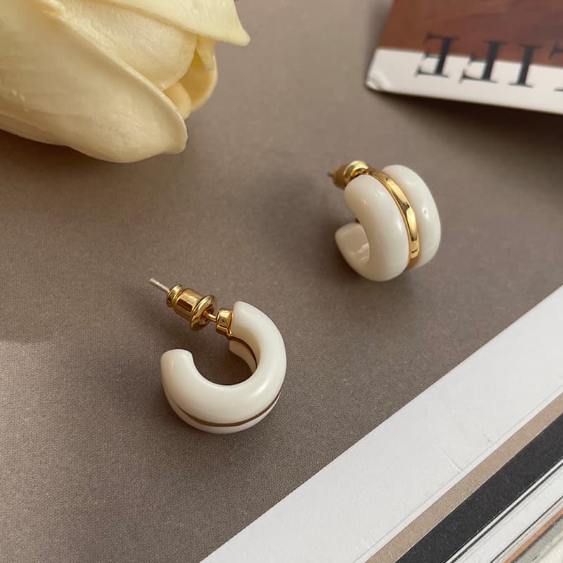 new black c-shaped acrylic earrings, high-end, small, exquisite, simple, temperament and versatile earrings for women