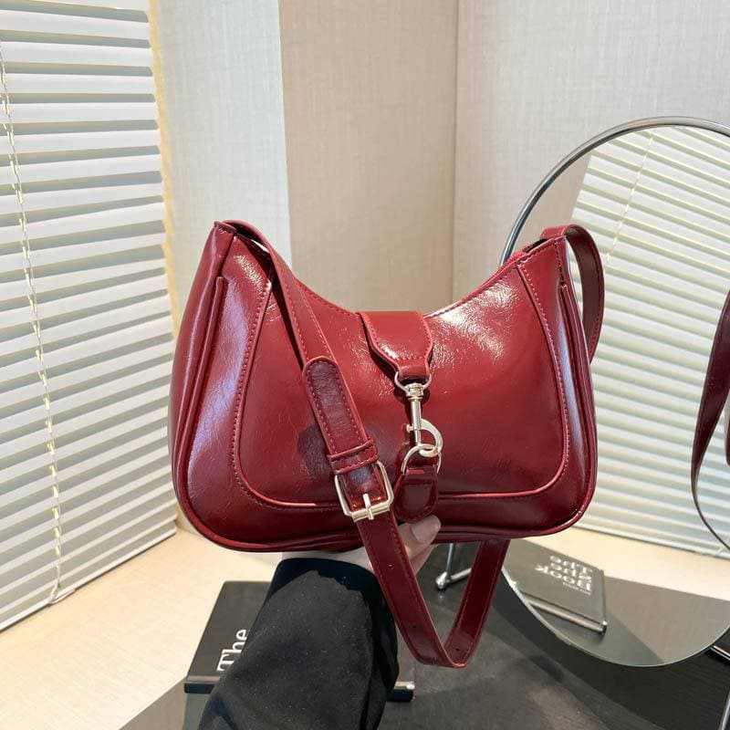 Ensemble escarpins à chaîne et sac bandoulière pour femme – Sandales à bout pointu avec mini sac bandoulière (tenue glamour pour une soirée)