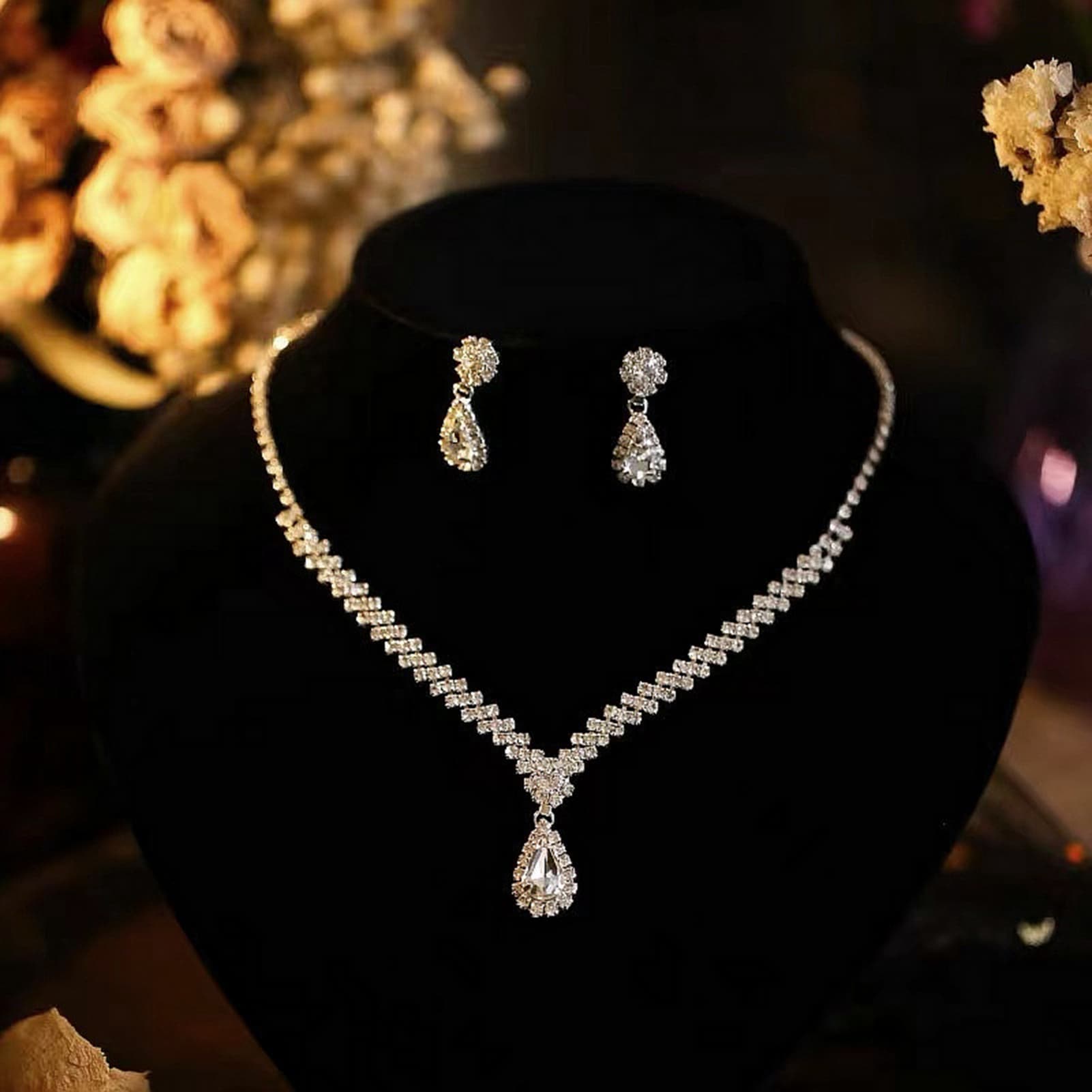 Qianbihe 1 Set Bridal Necklace Earrings Water Drop-shaped Rhinestone Jewelry Korean Style Sparkling Jewelry Set for Wedding