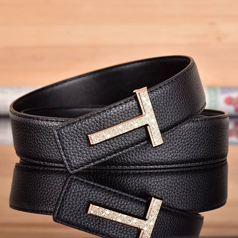 La ceinture pour homme est à la mode, magnifiquement conçue et classique