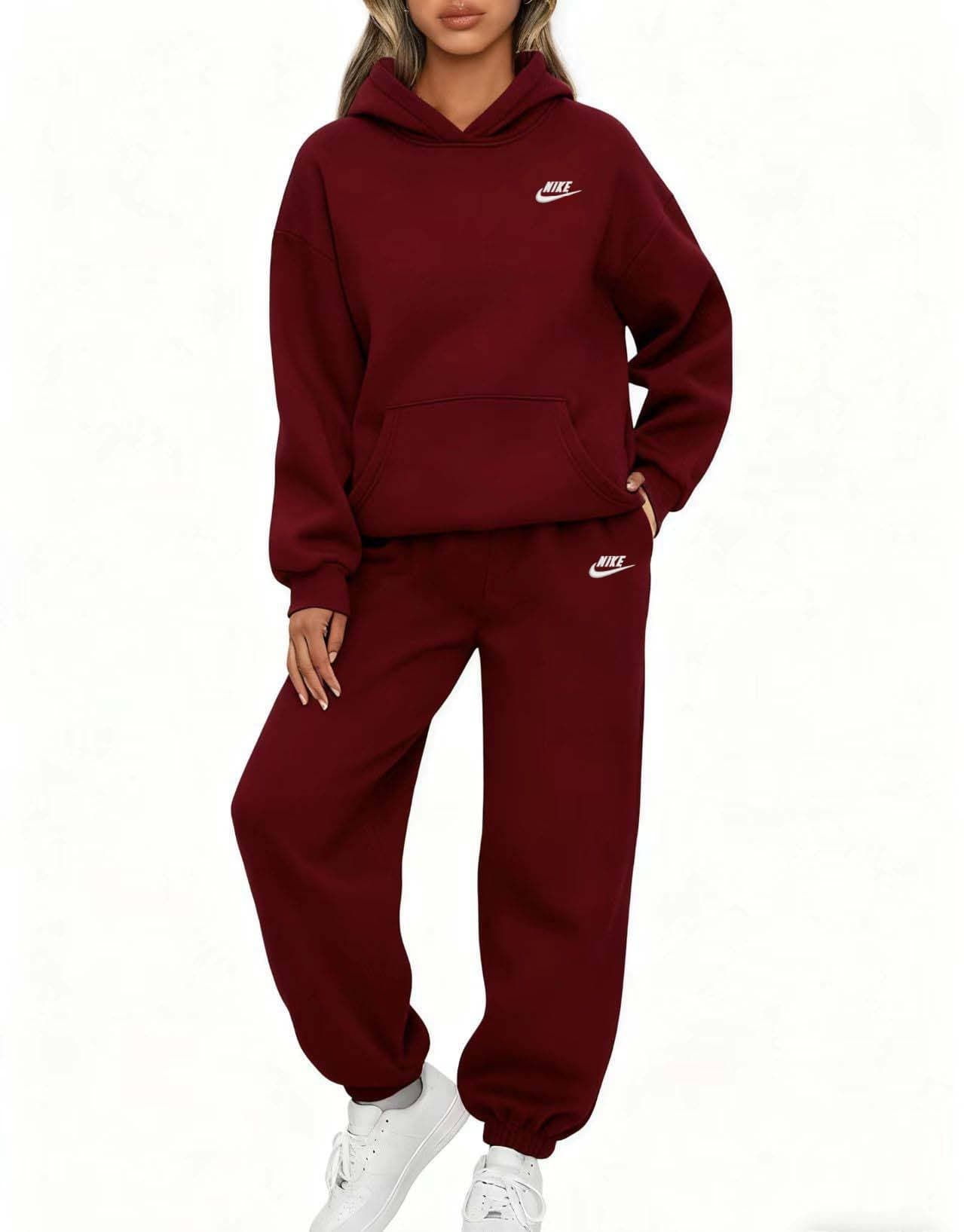Ensemble Nike pour femme : sweat à capuche à manches longues et pantalon de jogging élastique, style décontracté avec poches. Parfait pour un lo