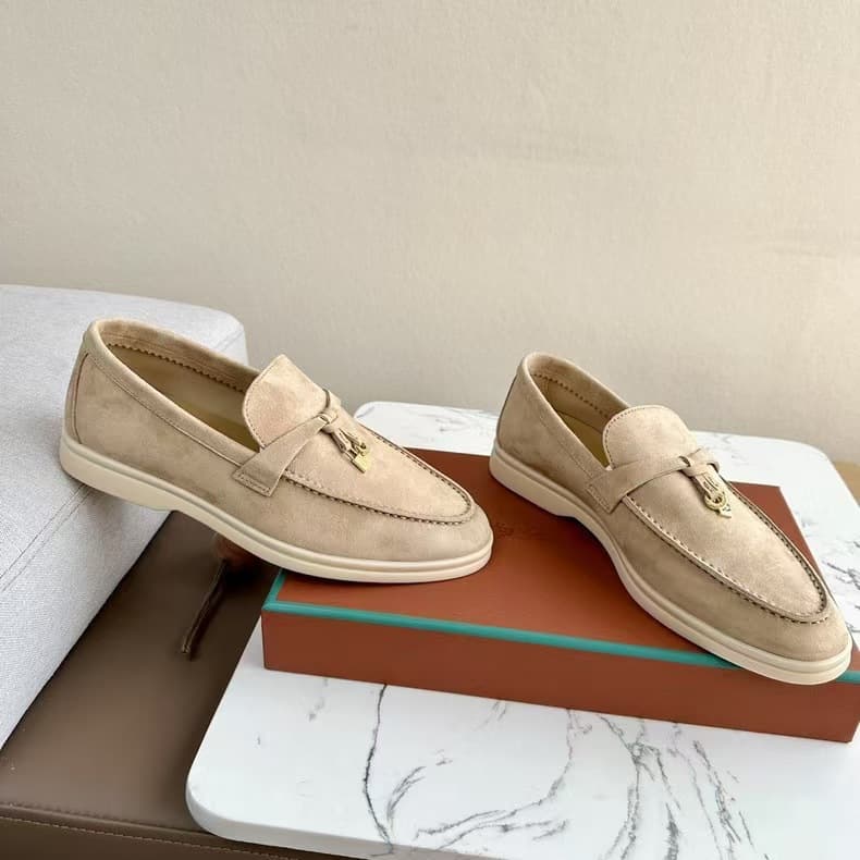 Mocassins assortis haut de gamme en cuir de vache LP avec pendentif à pompon et semelle plate à surface souple