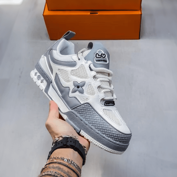Chaussures de skate décontractées haut de gamme, tige en cuir de veau perforé, double laçage, languette rembourrée, semelle extérieure en caout