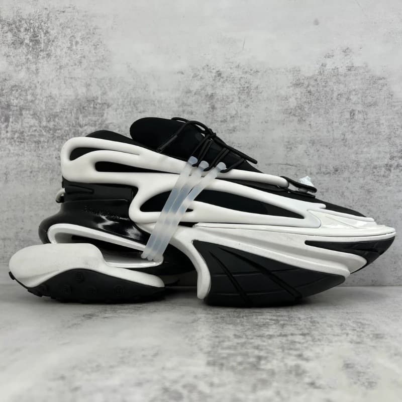 Chaussures de sport rehaussantes à semelles épaisses, inspirées de l'espace et inspirées des vaisseaux spatiaux.