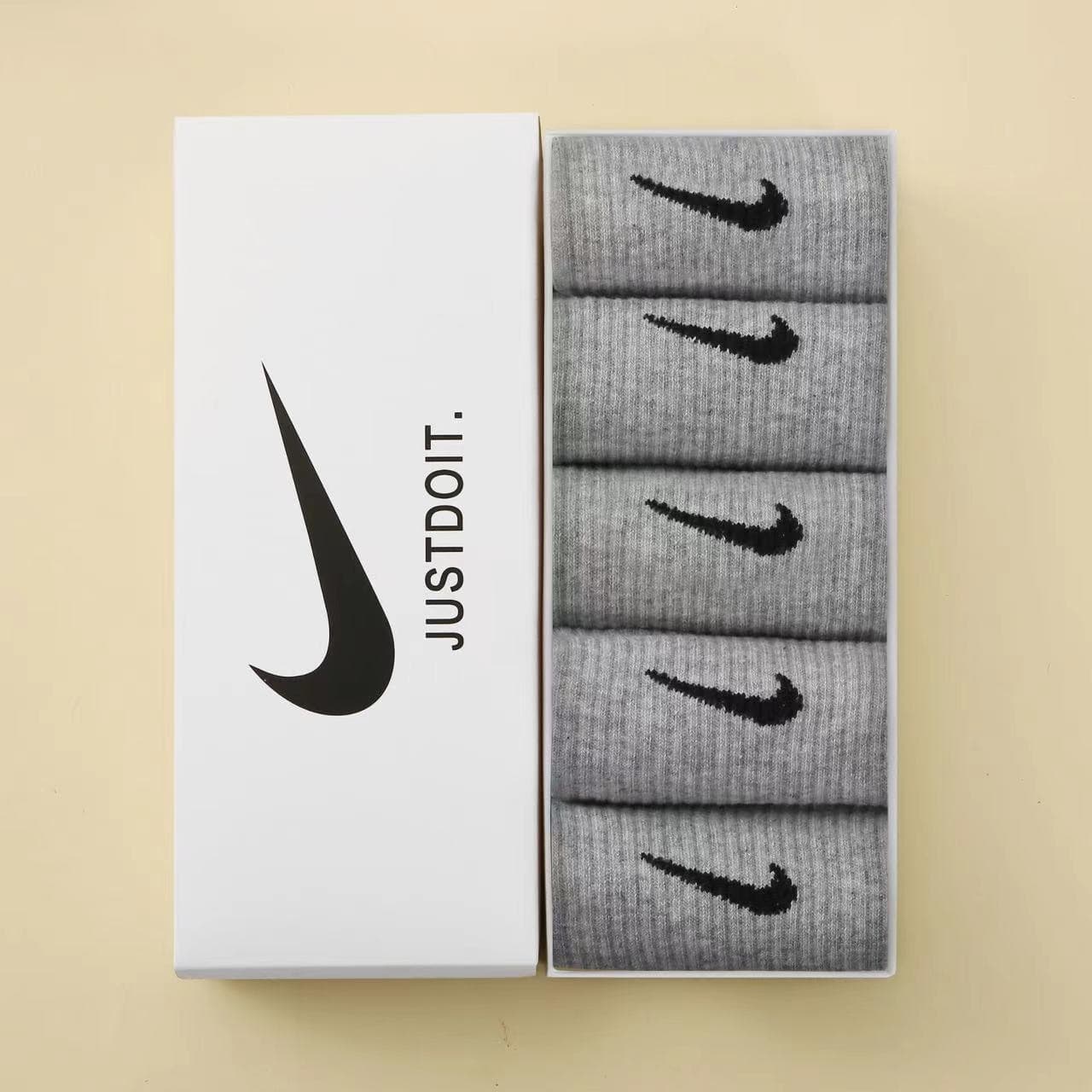 Lot de 5 paires de chaussettes de sport mi-mollet unisexes Nike, respirantes et côtelées, idéales pour la course, la salle de sport et le quotidie