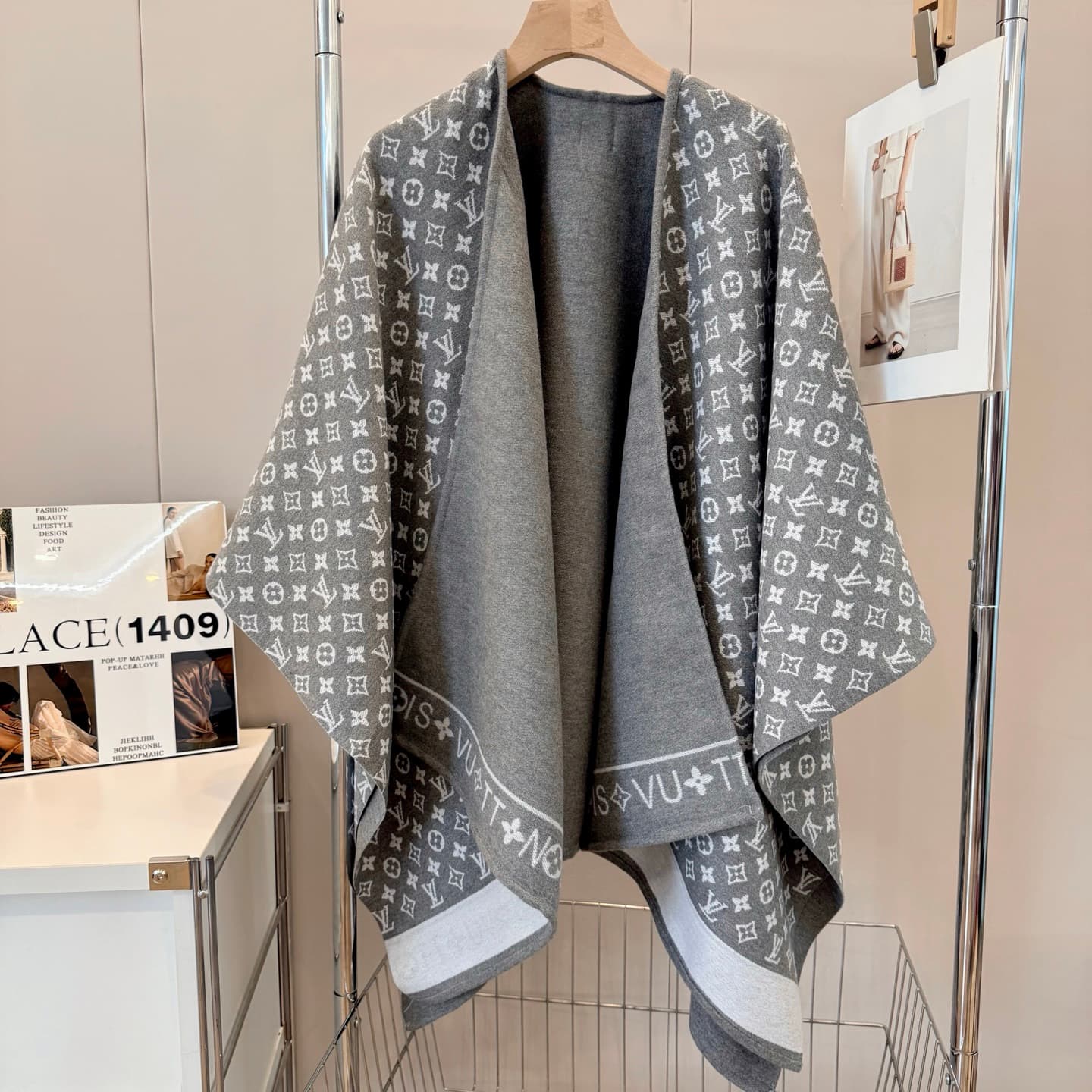 Écharpe chic pour femme, accessoire tendance à superposer pour un style urbain