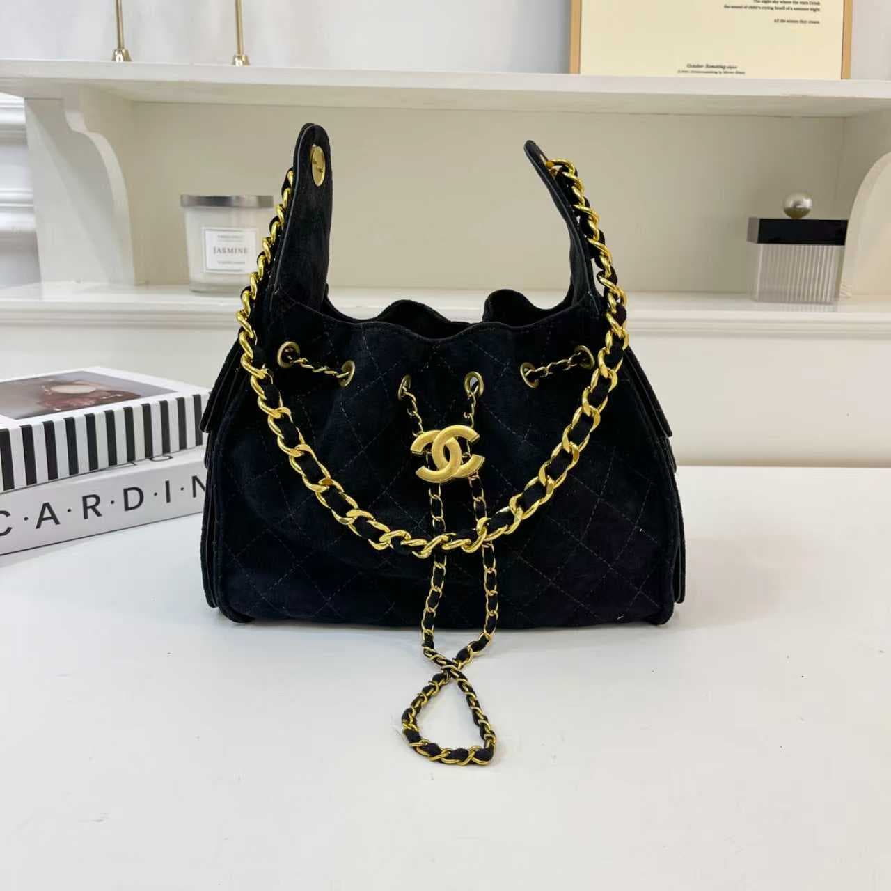 Sac seau matelassé rétro en daim véritable de haute qualité, style élégant, porté épaule ou bandoulière chaîne. Idéal pour une utilisation