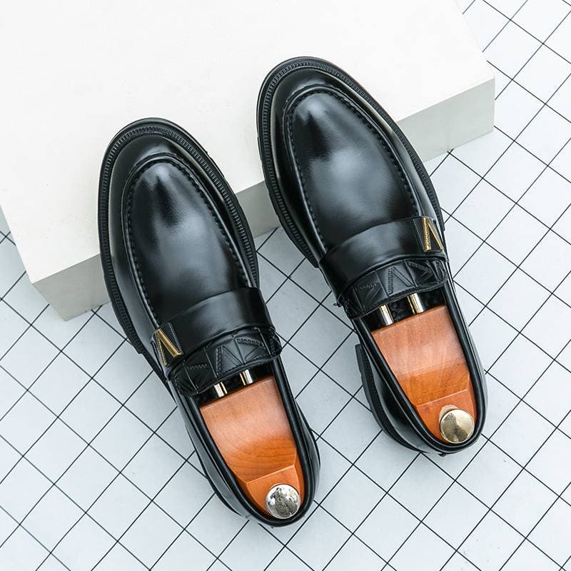 Mocassins à plateforme et pompons pour homme, chaussures de soirée décontractées, noires et blanches, en cuir, à enfiler, pointures 38 à 46