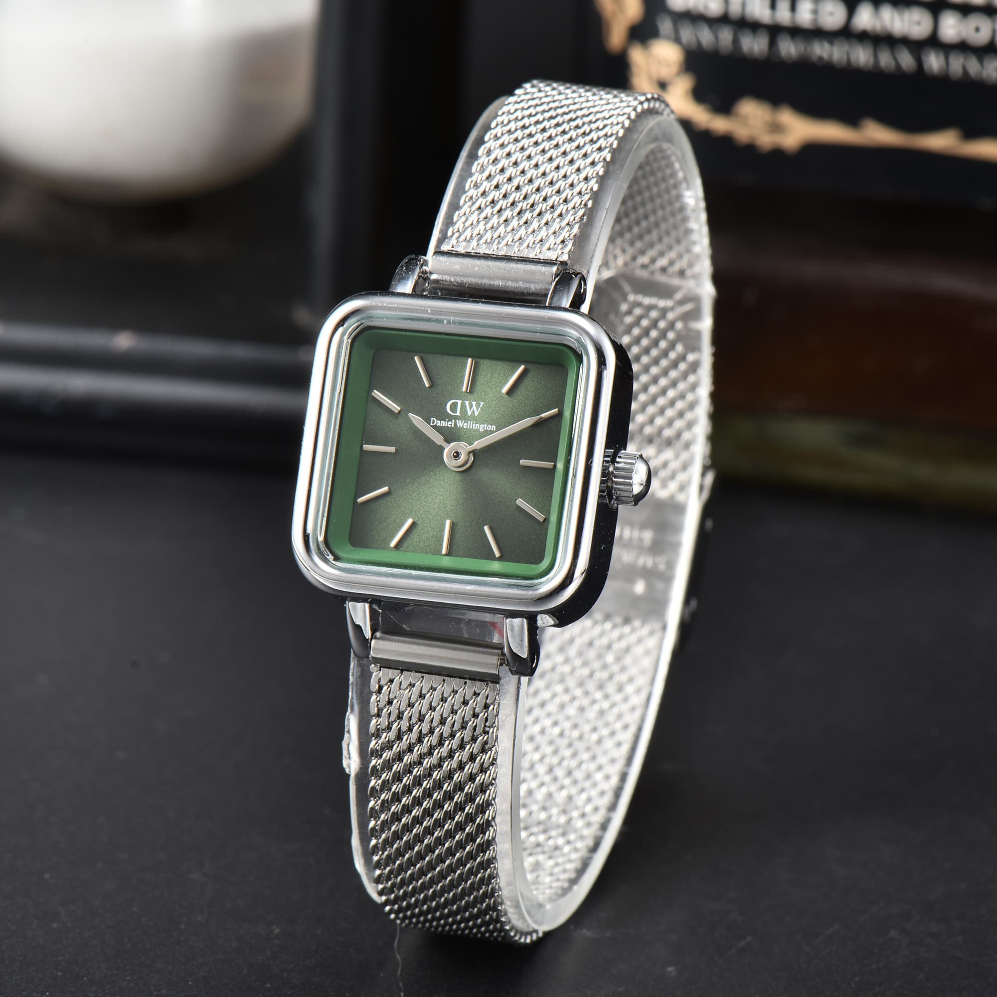 High-end luxury women's brand exquisite compact model watch office girl hundred match wristwatch