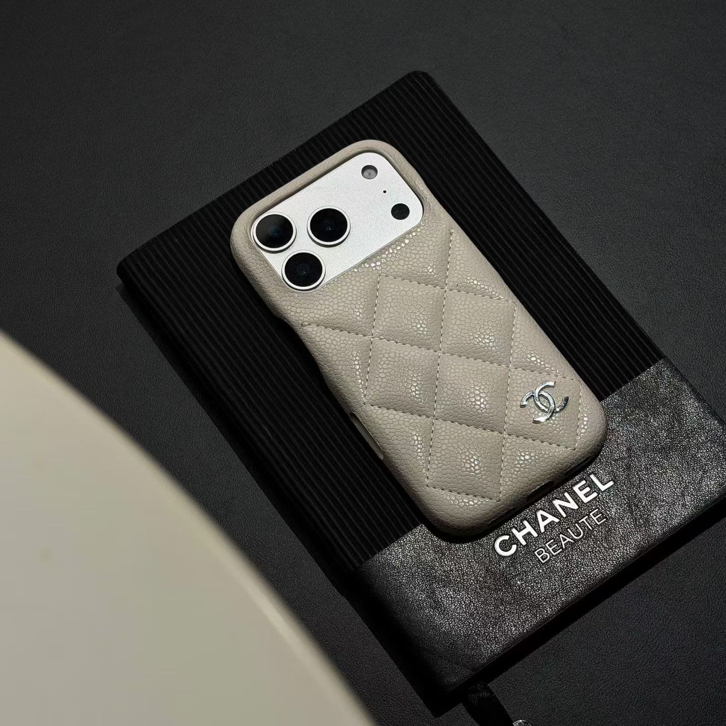 Coque minimaliste premium à motif litchi pour iPhone 17 Pro Max, demi-coque pour iPhone 16, motif nid d'abeille pour iPhone 15 Pro