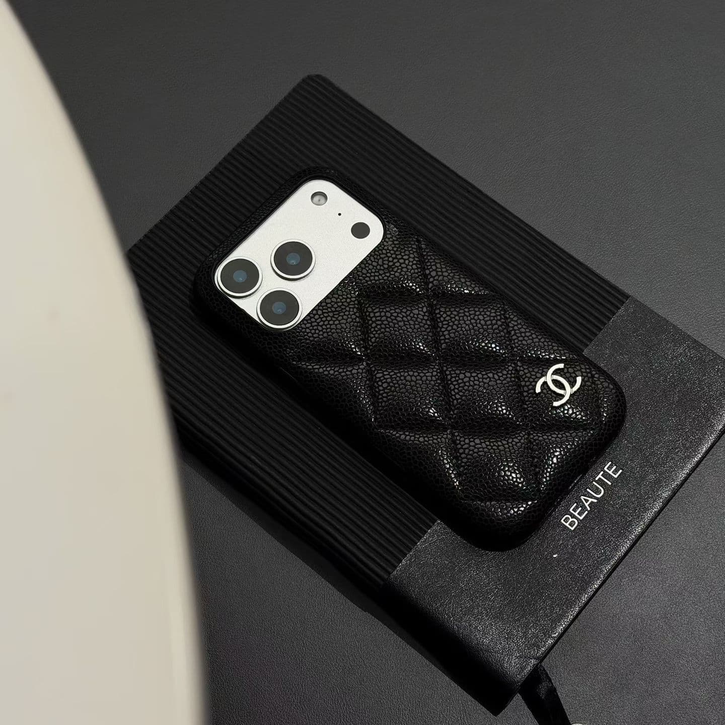 Coque minimaliste premium à motif litchi pour iPhone 17 Pro Max, demi-coque pour iPhone 16, motif nid d'abeille pour iPhone 15 Pro