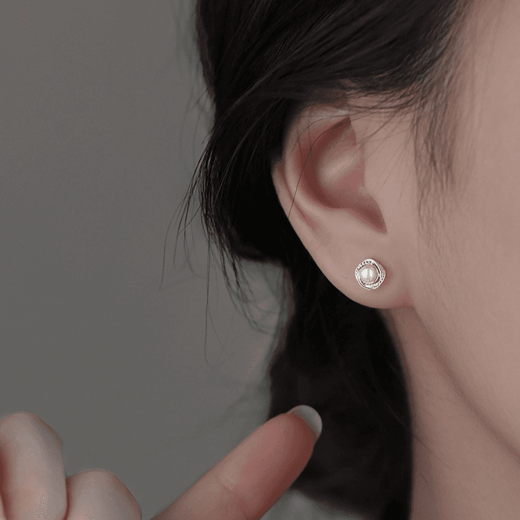 French pearl earrings for women, simple niche design, geometric circle earrings, ins commuter internet celebrity style