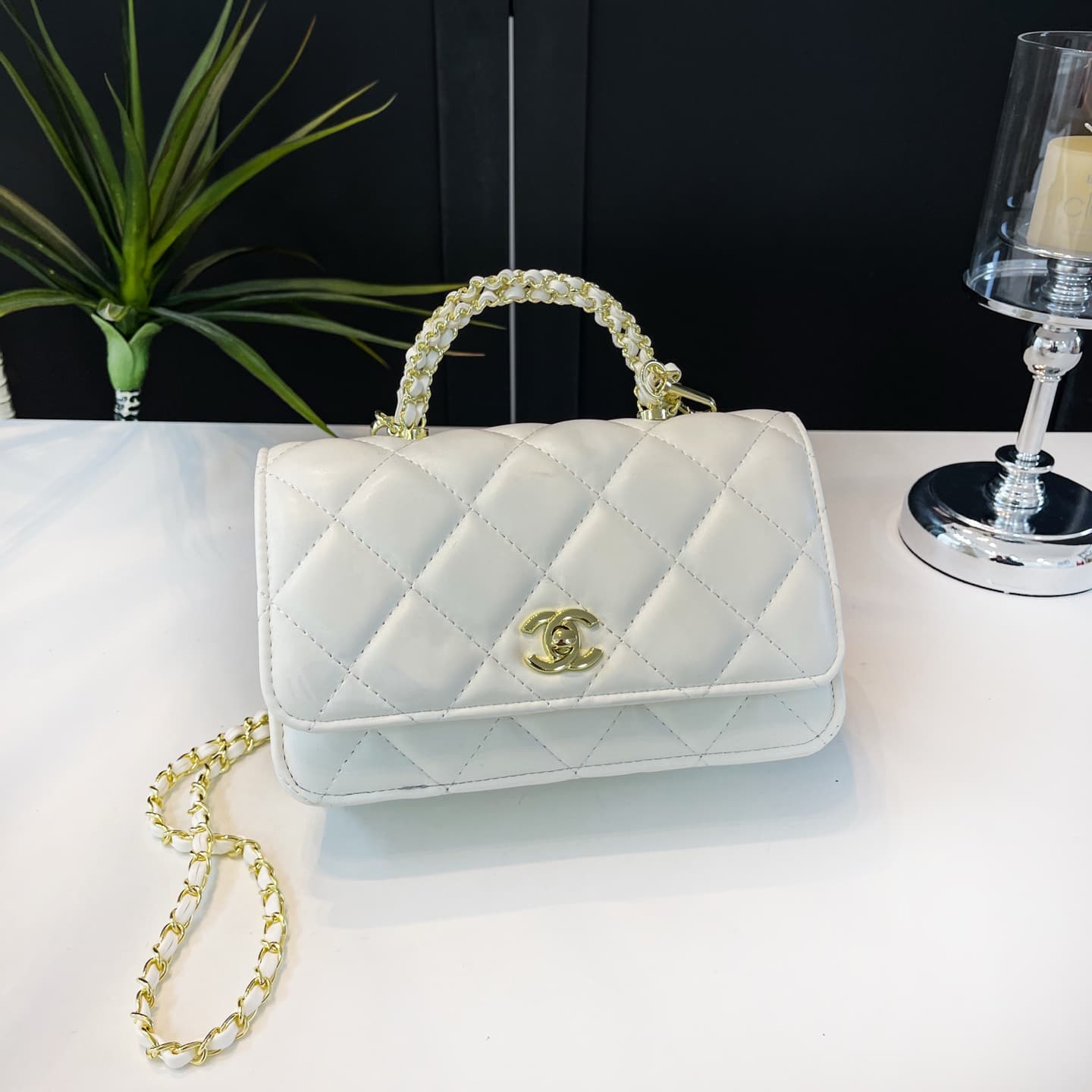 Le sac à main à chaîne en forme de diamant de haute qualité de la marque Light Luxury est à la fois tendance et polyvalent pour les trajets quot