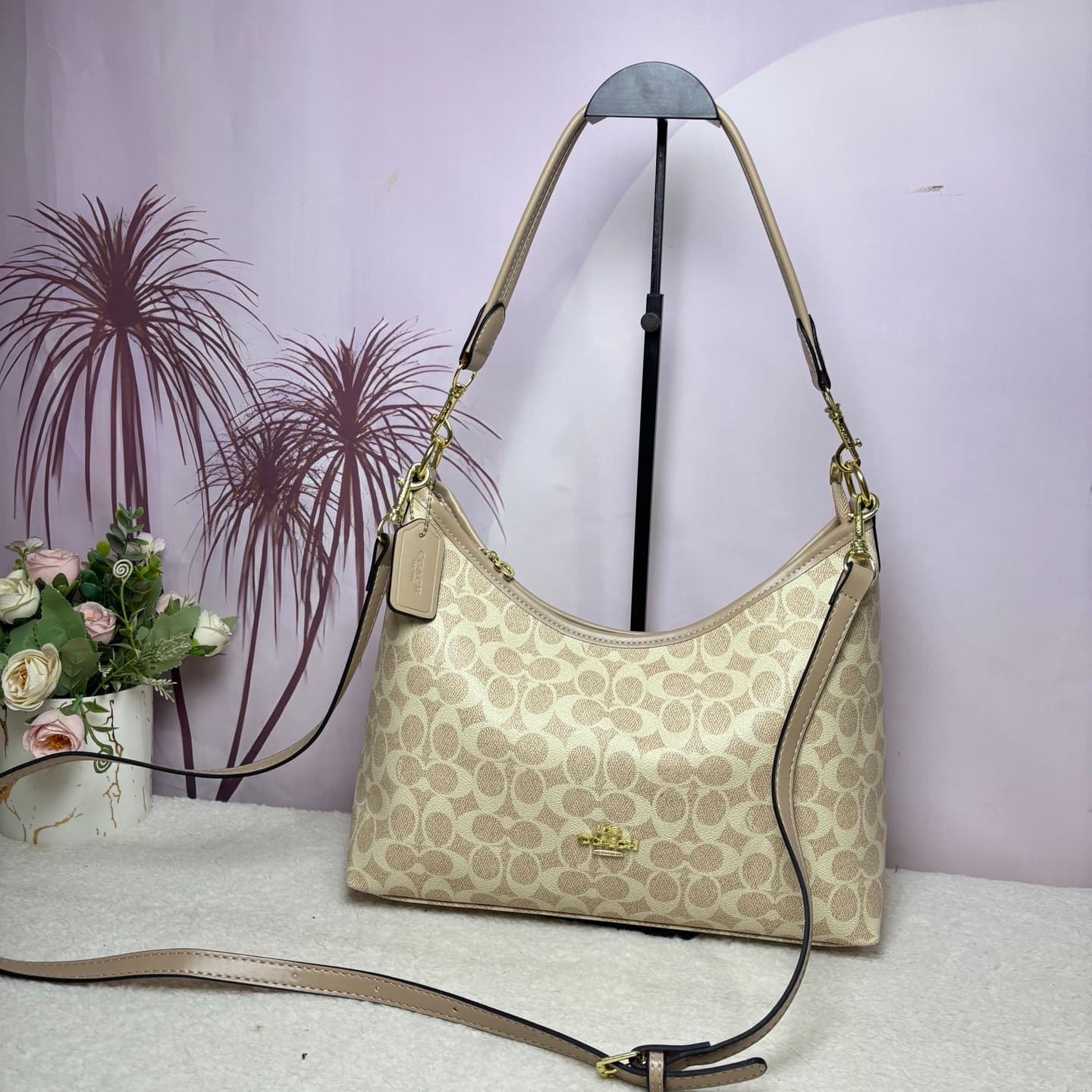 SAC BANDOULIÈRE EN CUIR SIGNATURE DE COACH, DESIGN INTEMPOREL AVEC DES MATÉRIAUX DURABLES POUR LES ESSENTIELS DU QUOTIDIEN ET LES VOYAGES