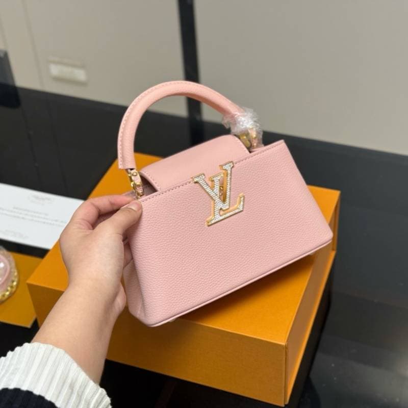 Trendy, Fashionable, Classic, Luxurious, High-quality Full Grain Cowhide Women's Handbag With One Shoulder And Crossbody Design
