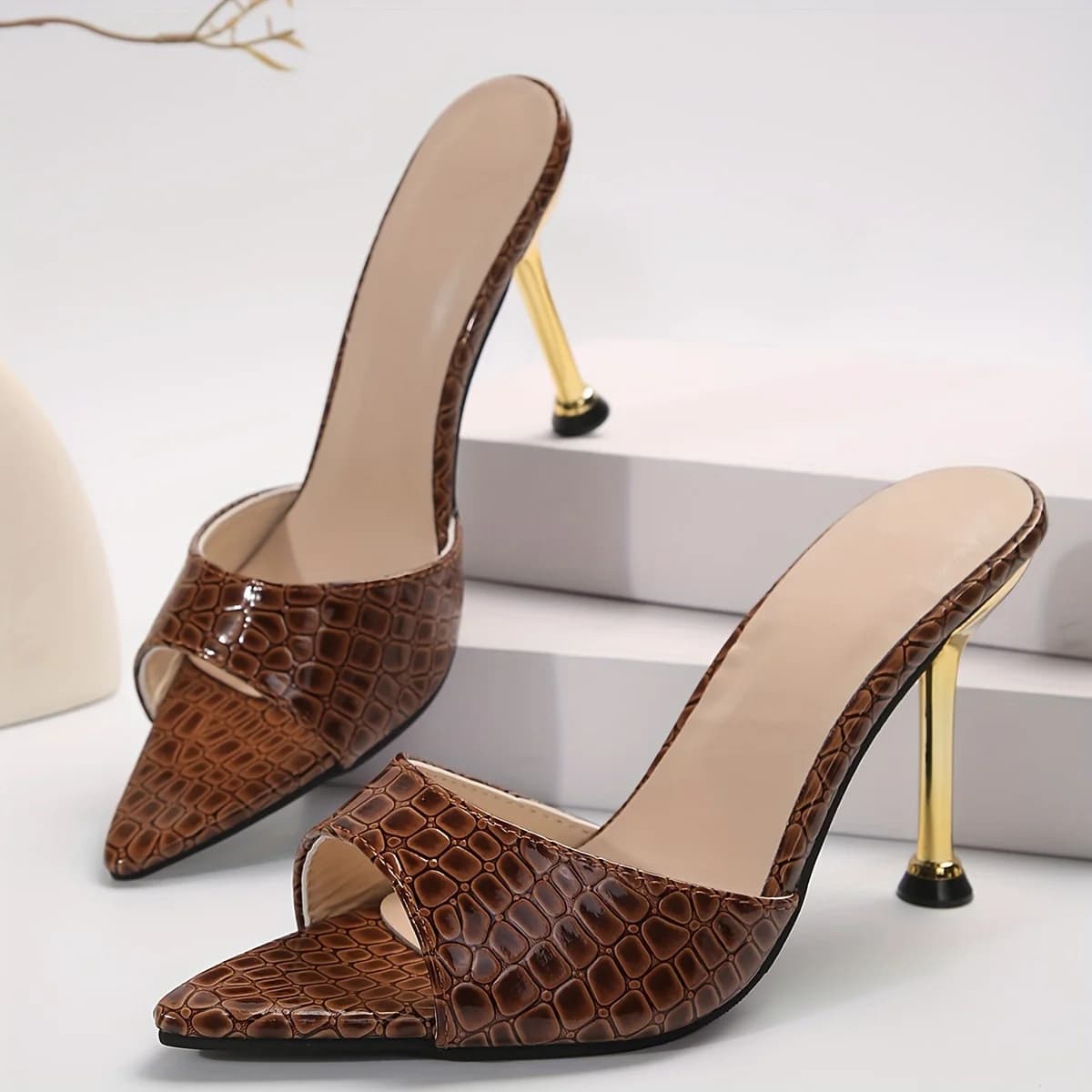 Sandales à talons hauts effet crocodile glamour - Escarpins chics à enfiler avec bout pointu pour des soirées à la pointe de la mode