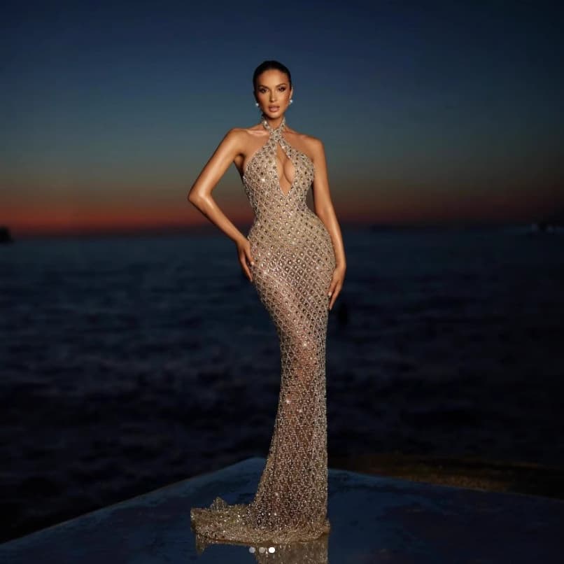 Elegant Gold Sequin Mermaid Evening Gown With High Slit & Deep V-Neckline – Sexy Formal Dress For Gala, Party, Red Carpet