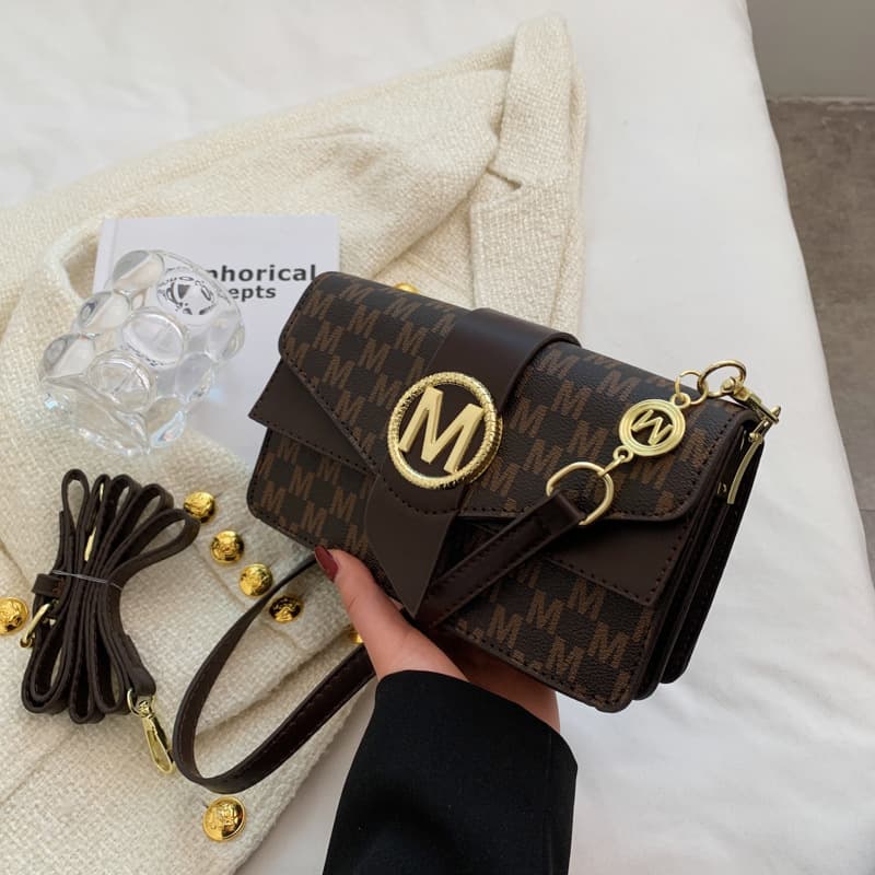 Small Bag Women's Bag Summer 2023 New Trendy Fashion Messenger Bag Foreign Style Shoulder Armpit Small Square Bag