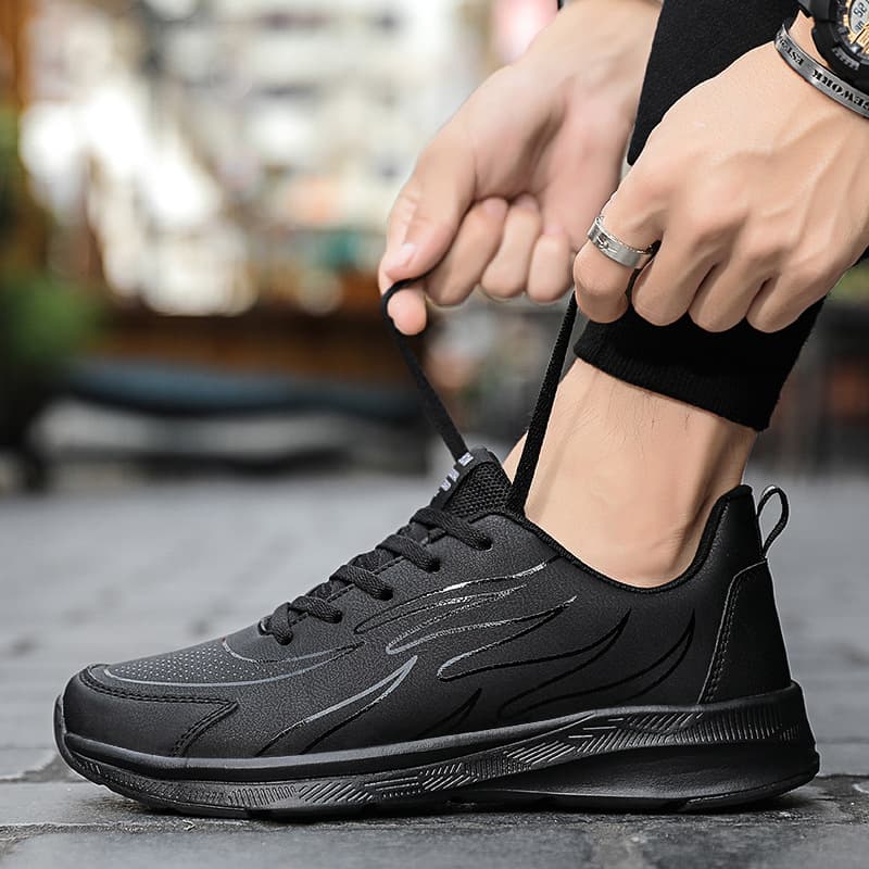 New Leather Men's Korean Version Fashionable Sports Men's Casual Youth Black Versatile Running And Travel Trendy Shoes