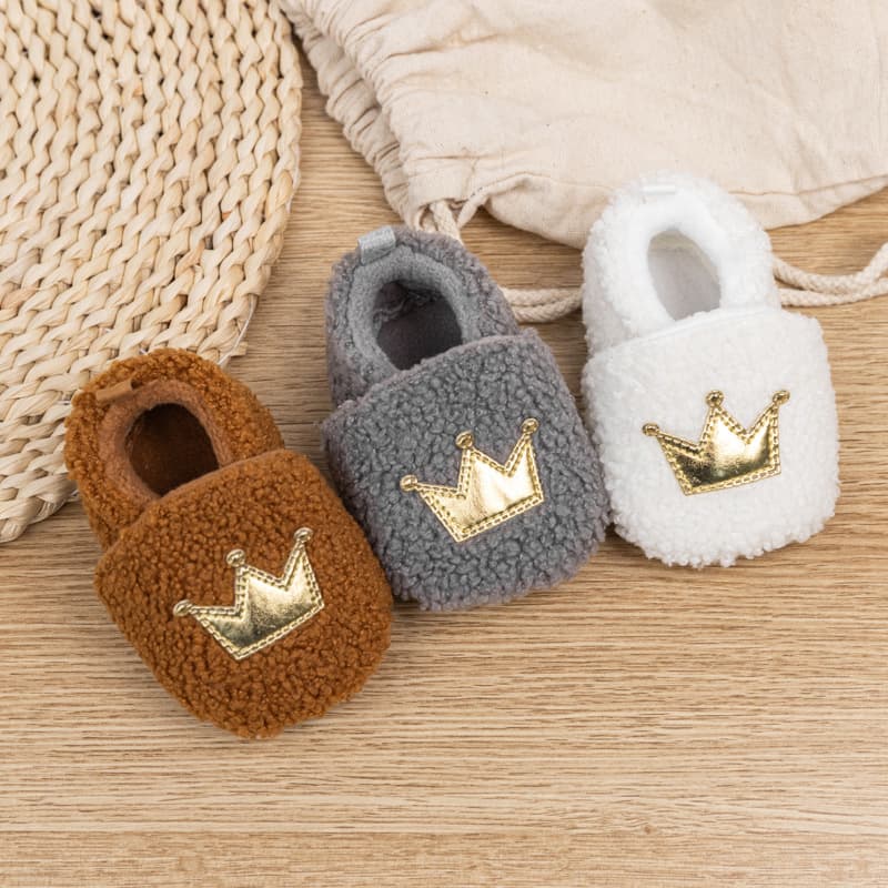Autumn And Winter New Baby Shoes Plush Crown Toddler Shoes Warm And Soft Soled Baby Cotton Shoes Do Not Drop Shoes