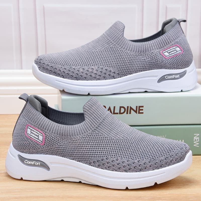 for Women Middle-aged And Elderly Mom Casual Cross-border Large Size Women's Breathable Slip-on Cloth Shoes