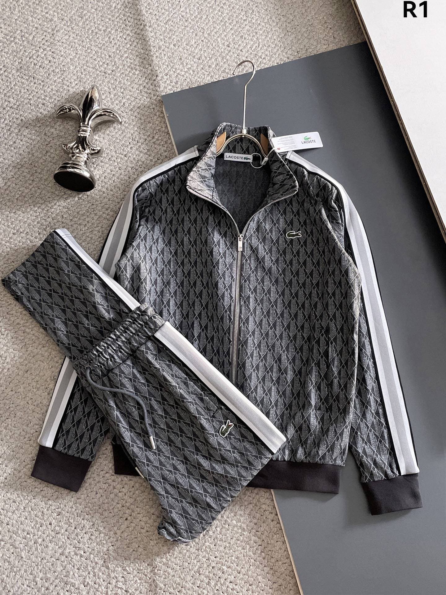 Costume décontracté tendance en crocodile français avec fermeture éclair et plusieurs couleurs assorties, style décontracté et polyvalent