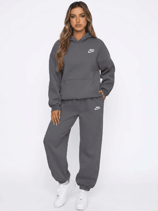 Ensemble deux pièces à capuche Nike pour femme avec logo classique