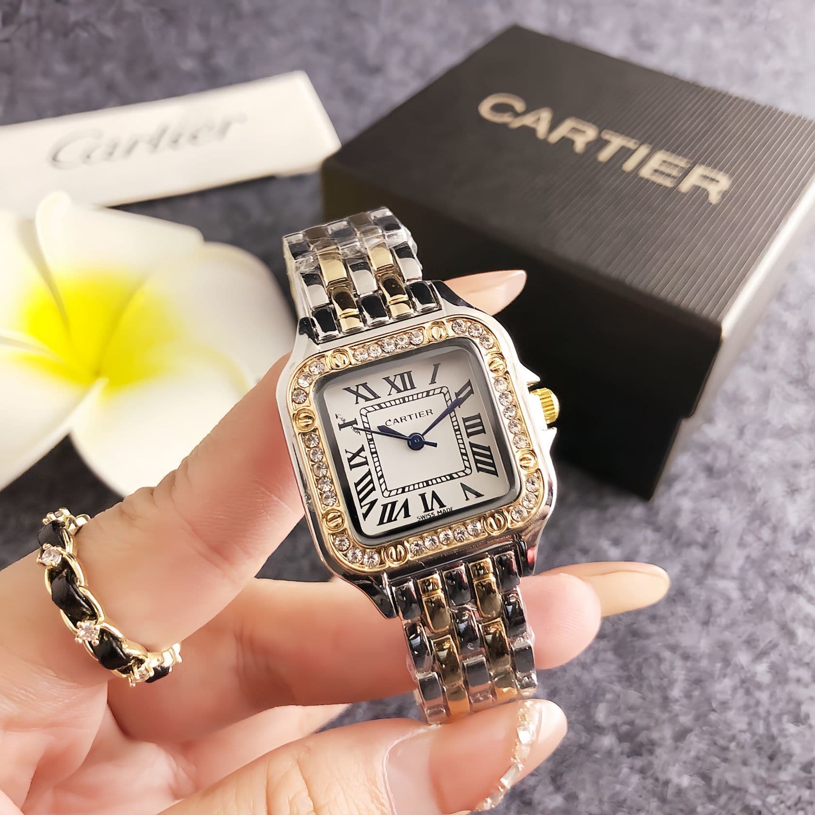 Montre carrée haut de gamme pour femme, style vintage distinctif, collection Guépard