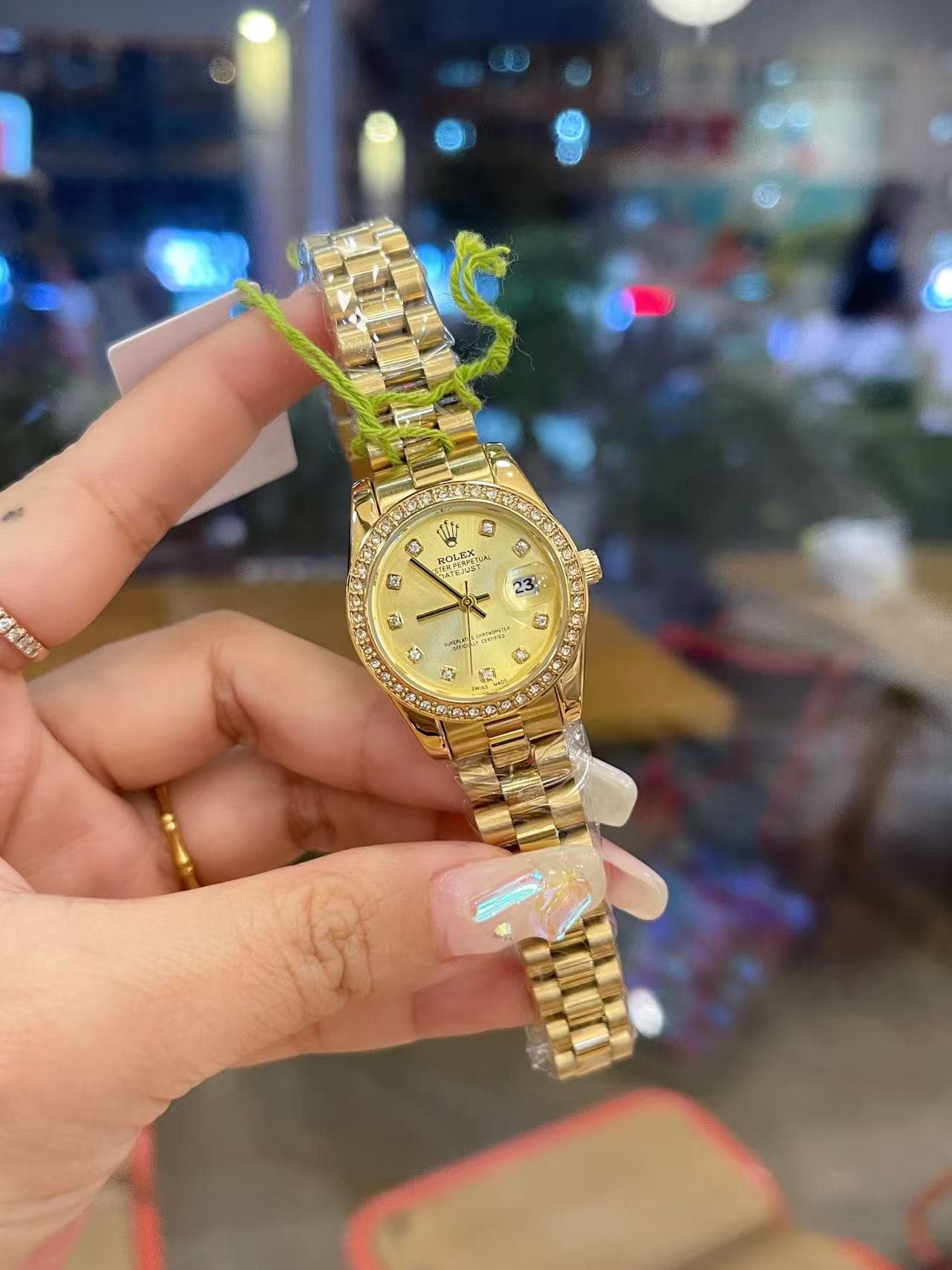 Montre femme édition limitée 28 mm, verre saphir AAA serti de diamants, bracelet en acier massif 316, mouvement à quartz, cadeau d'anniversaire.
