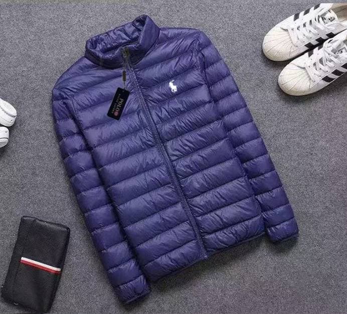 Doudoune légère Polo à capuche violette, résistante et durable pour un usage quotidien en Europe
