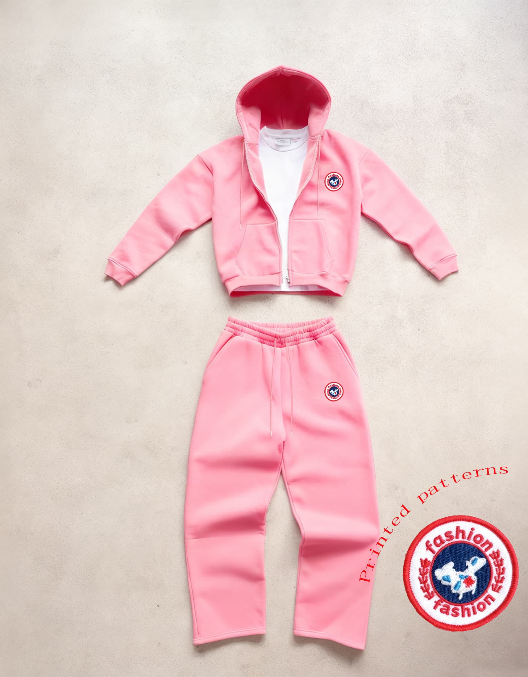 Sweat à capuche 2026 avec motif imprimé et cordon de serrage, style carte du monde, ensemble tendance 2026.
