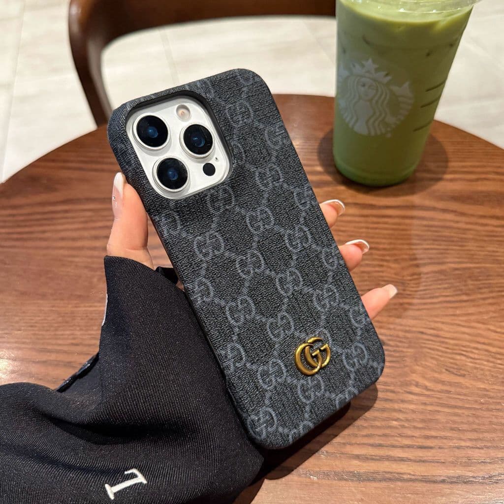 Étui rigide demi-coque en cuir vintage pour iPhone 17 Pro Max/16/15/14, durable et résistant.