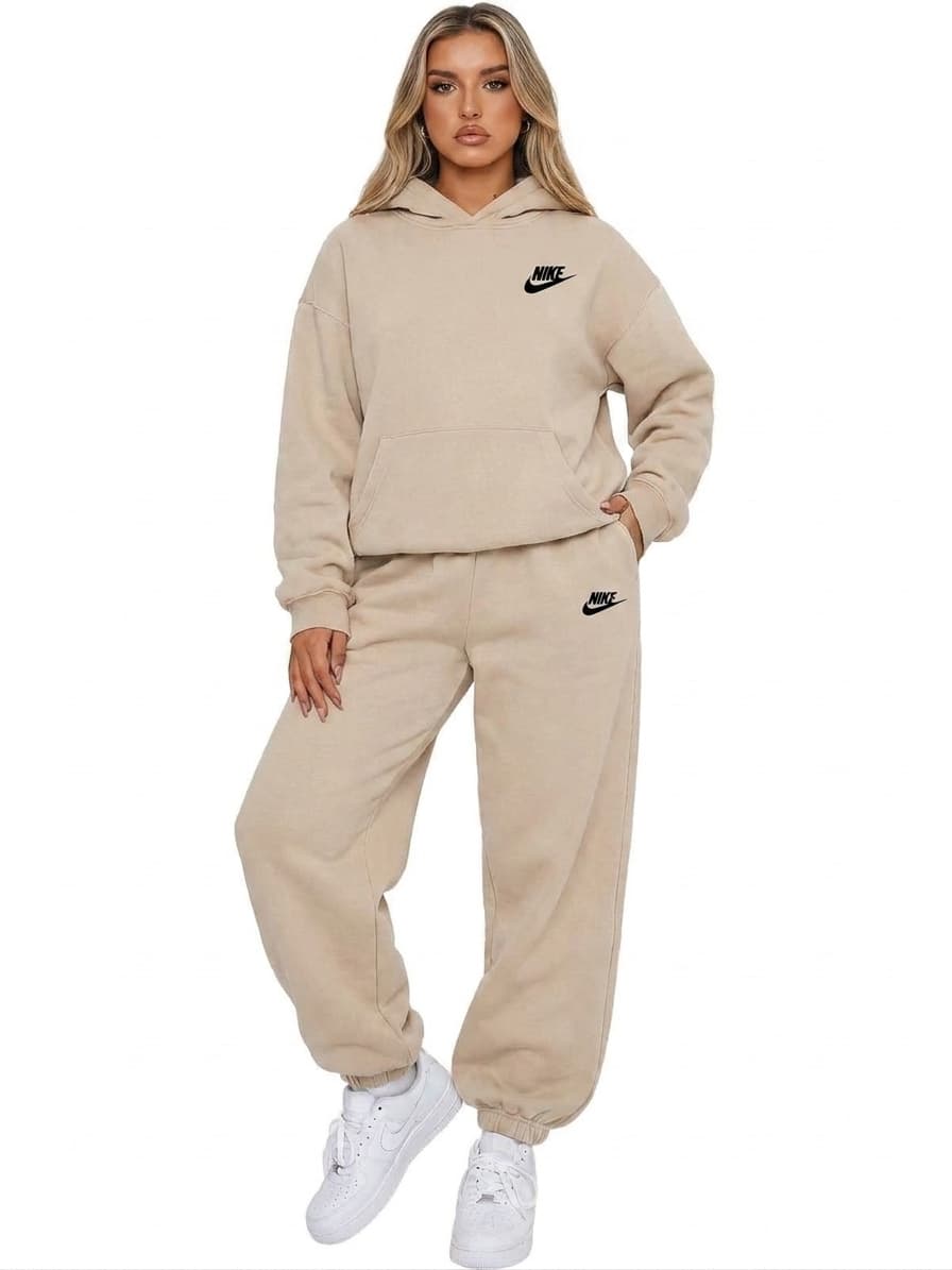 Ensemble deux pièces à capuche Nike pour femme avec logo classique