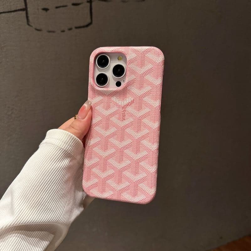 Coque premium Goyard pour iPhone 16 Pro Max, design géométrique avec finition texturée, protection durable pour iPhone 15/14/13/12, élégante et