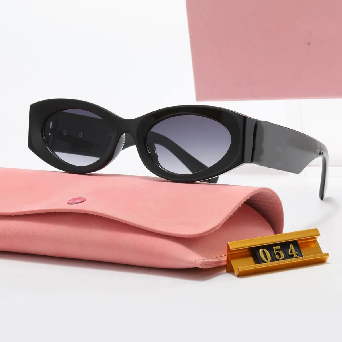 Lunettes de soleil MM de haute qualité, style œil de chat, monture fine, monture rétro élégante idéale pour les vacances.