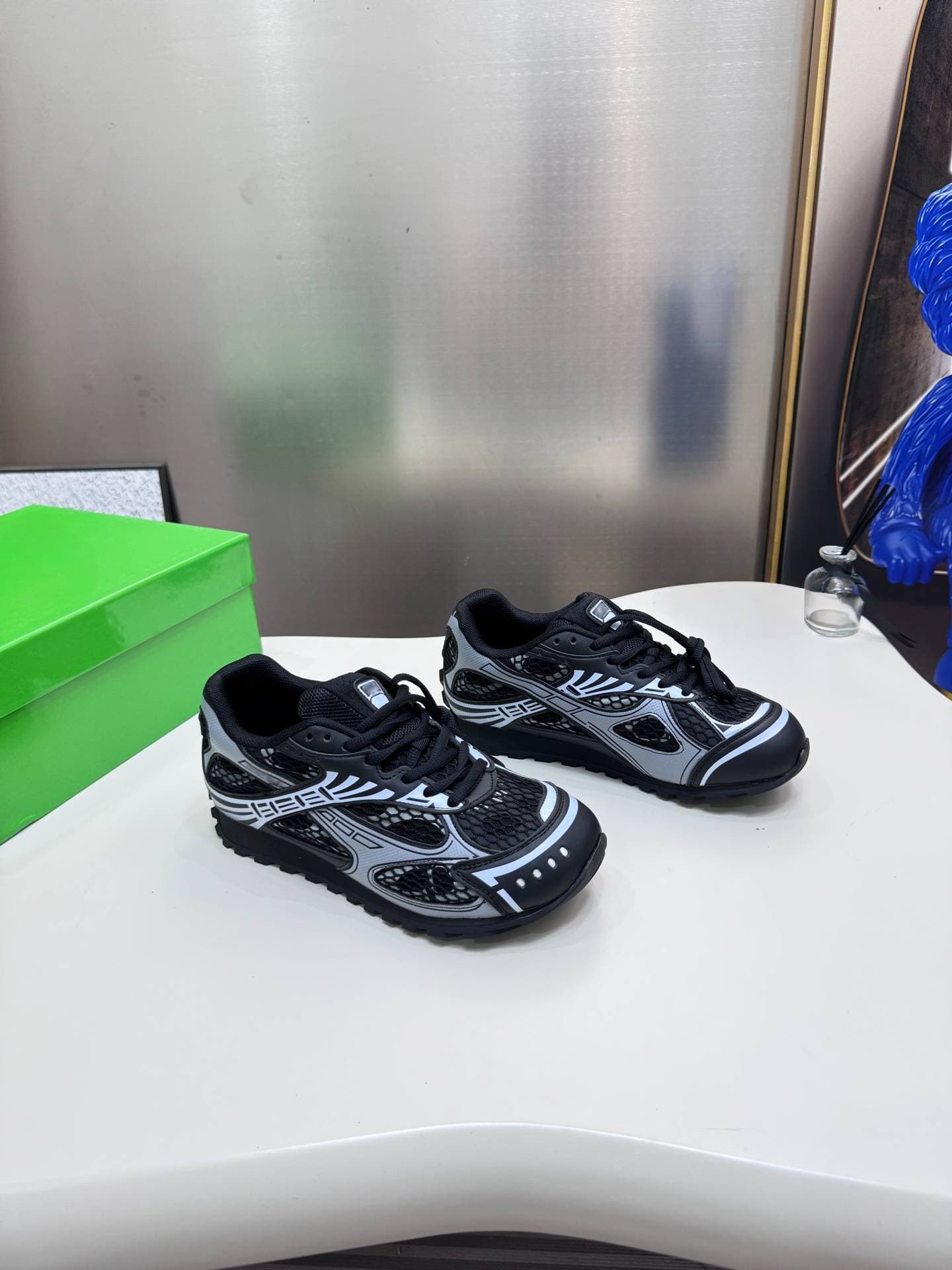 Les meilleures ventes de la collection automne-hiver 2025 incluent les baskets BV Family Orbit, les chaussures décontractées pour couples, les chau
