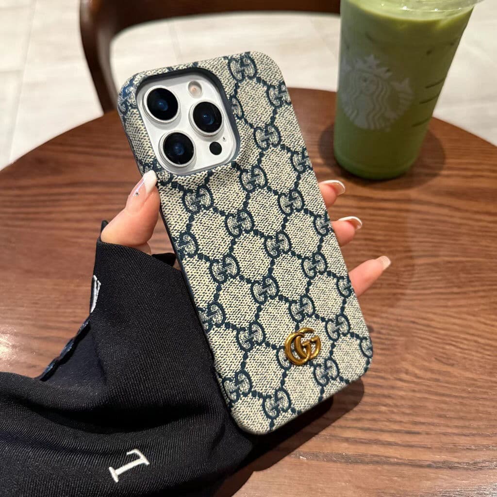 Étui rigide demi-coque en cuir vintage pour iPhone 17 Pro Max/16/15/14, durable et résistant.