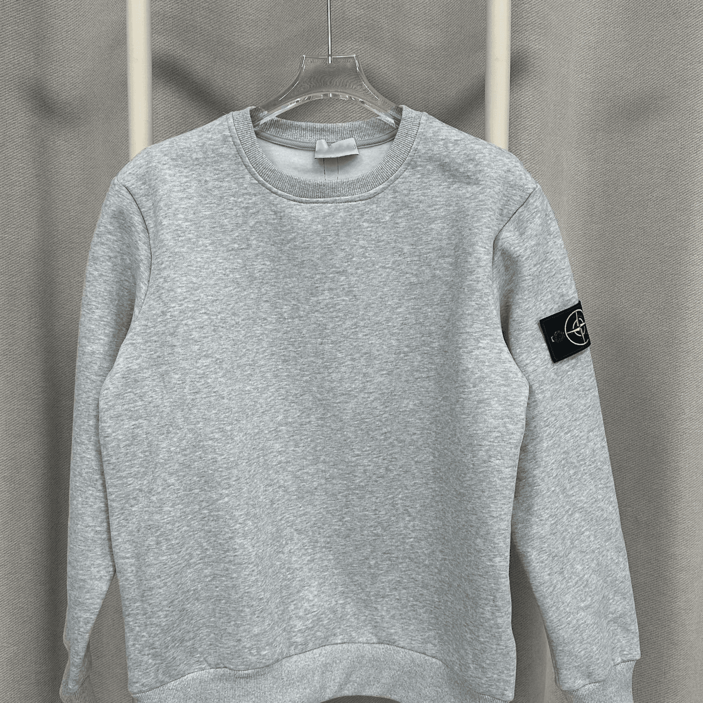 Pull Stone Island pour homme, modèle Compass Badge Basic, col rond, style décontracté et fonctionnel.