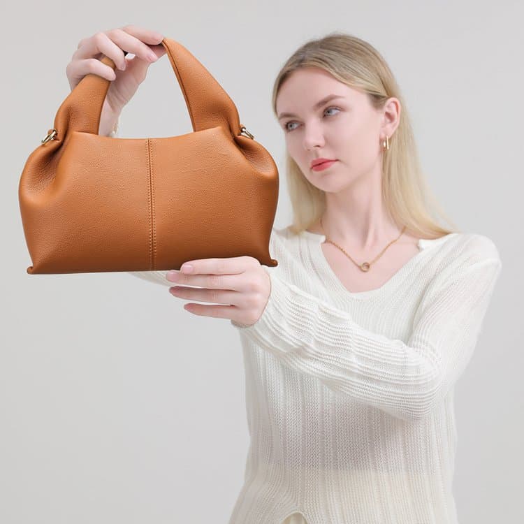 Cross-Border Foreign Trade New French Niche Cloud Fashion Versatile Women's Handbag Large Capacity Crossbody Commuter