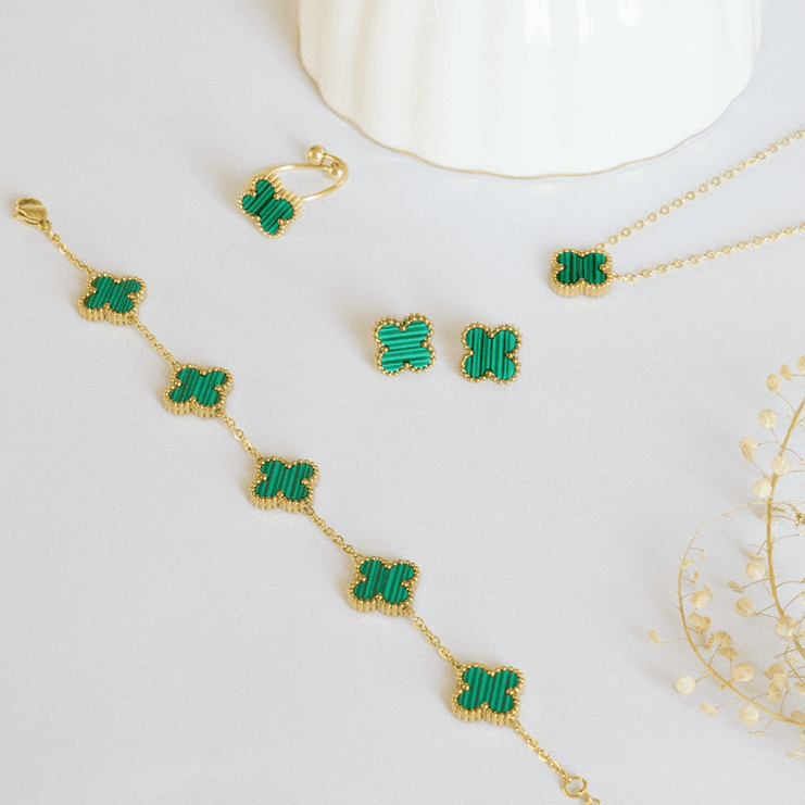 Ensemble de quatre boucles d'oreilles et collier en forme de trèfle à quatre feuilles, élégant et porte-bonheur, chaîne de clavicule dorée