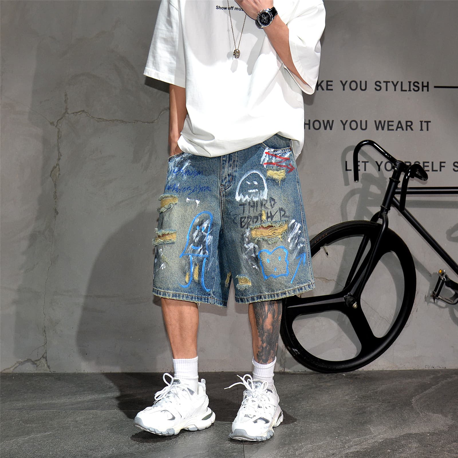 Men's American Style Hand Painted Graffiti Print Ripped Denim Shorts Summer Fashion Loose Fit Five Point Jeans