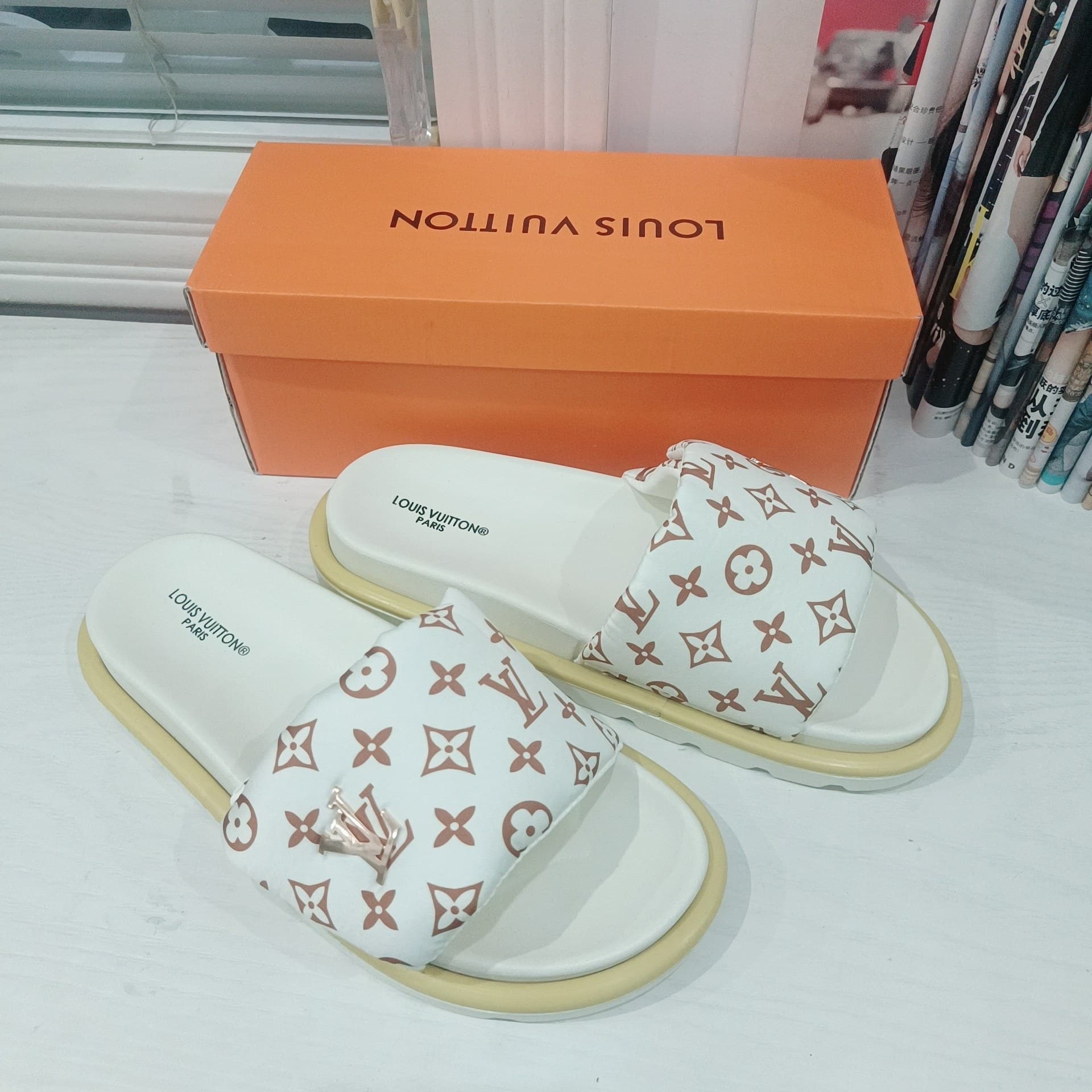 Tongs à scratch pour femmes - Chaussures à plateforme à un seul orteil pour un look tendance en couple. Semelle plate confortable avec rembourrage